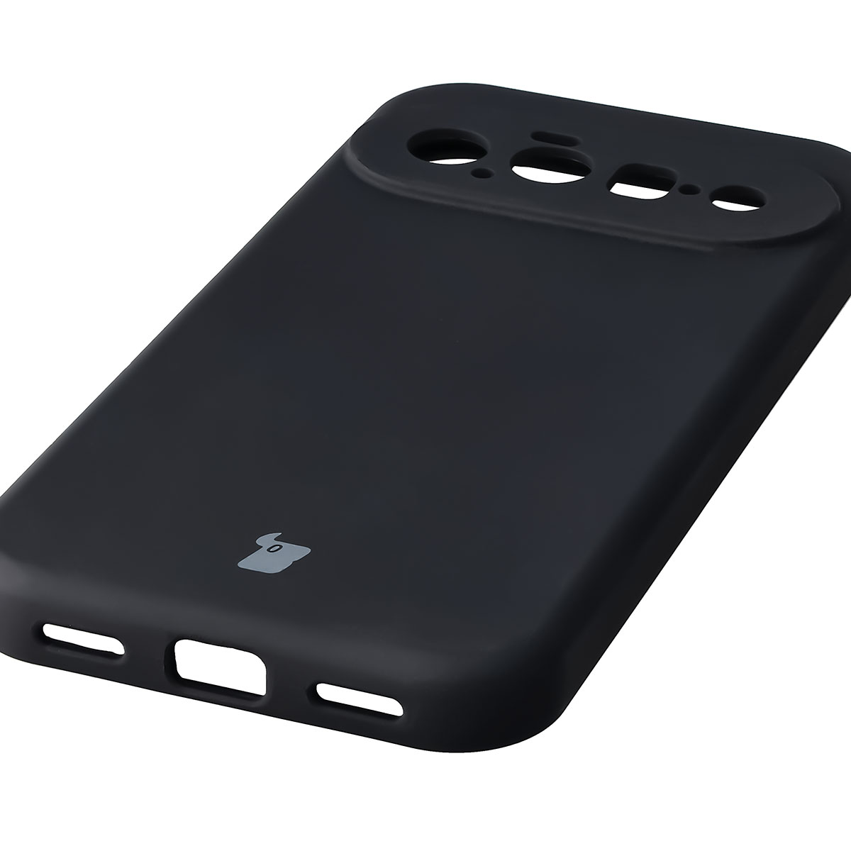 Zbliżenie na precyzyjne wycięcia i możliwość ładowania indukcyjnego w etui Bizon Soft Case do Google Pixel 11