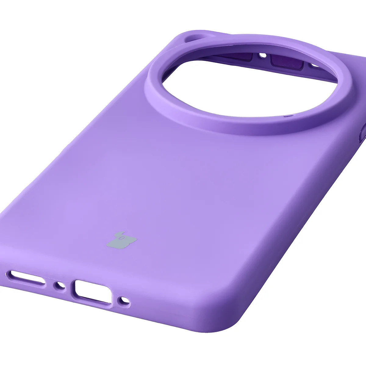 Zbliżenie na precyzyjne wycięcia i możliwość ładowania indukcyjnego w etui Bizon Soft Case do Oppo Find X9 Ultra
