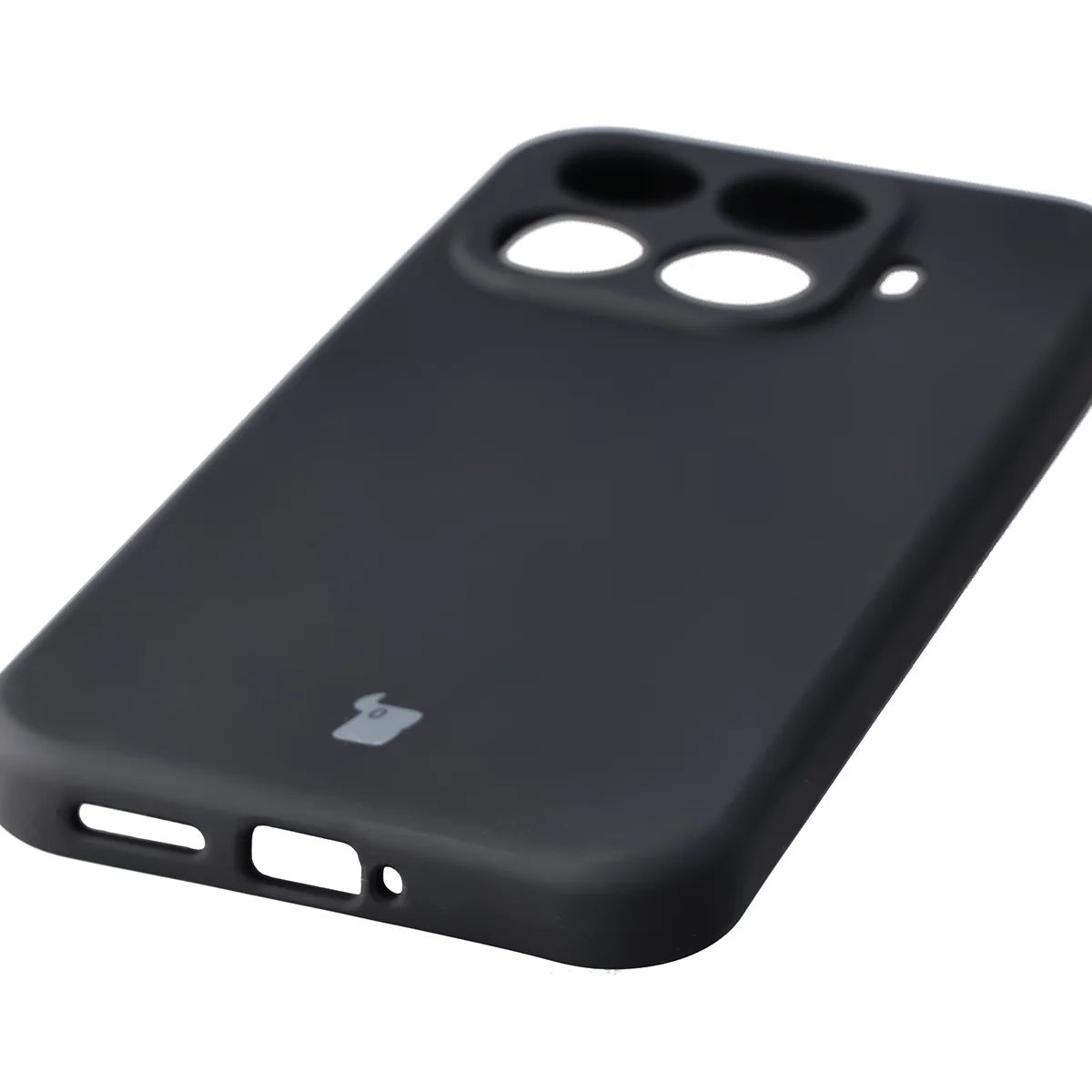 Zbliżenie na precyzyjne wycięcia i możliwość ładowania indukcyjnego w etui Bizon Soft Case do Xiaomi 17T